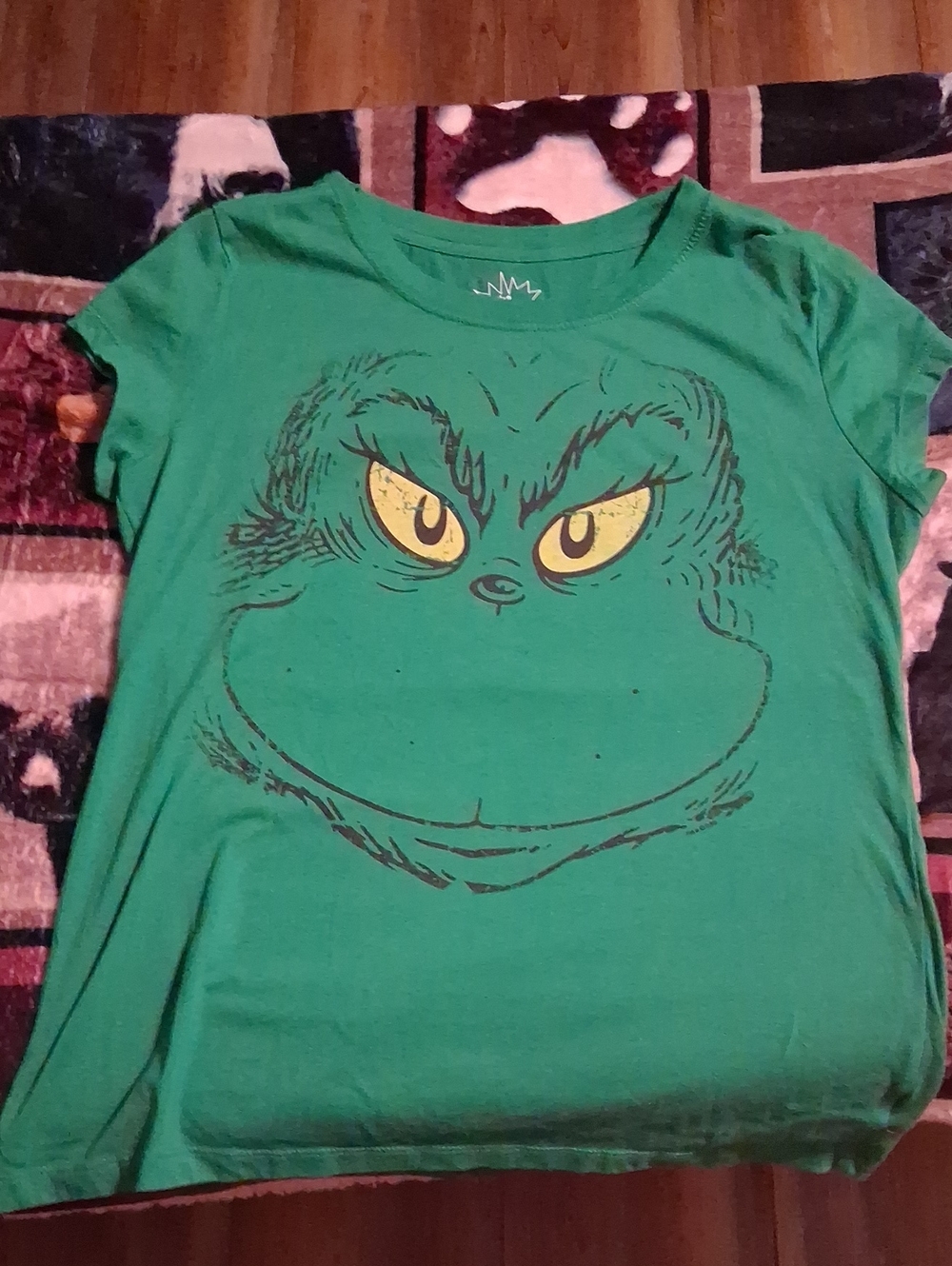 Green Graphic Short Sleeve Tee with Yellow Eye Detail